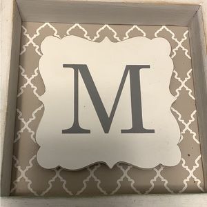 M small self stand picture